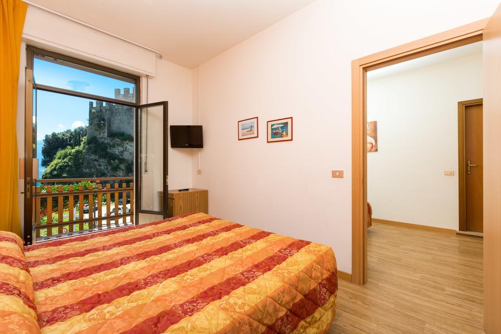 Hotel Antica Croce - Gardaslowemotion Tenno Buitenkant foto