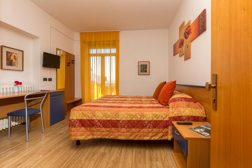 Hotel Antica Croce - Gardaslowemotion Tenno Buitenkant foto
