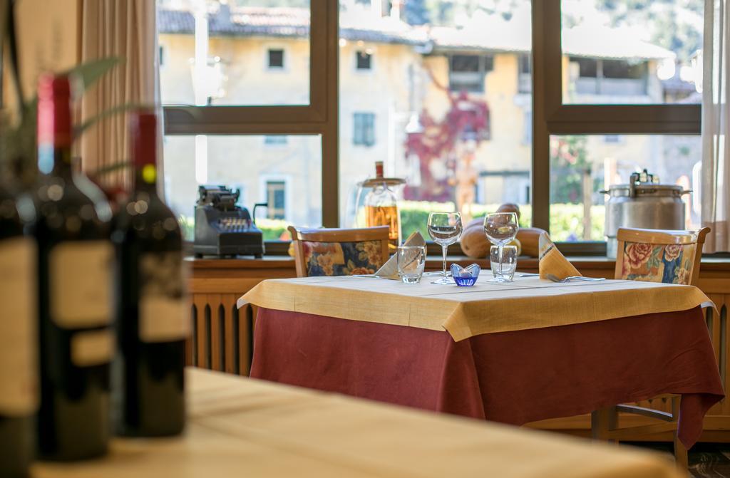 Hotel Antica Croce - Gardaslowemotion Tenno Buitenkant foto